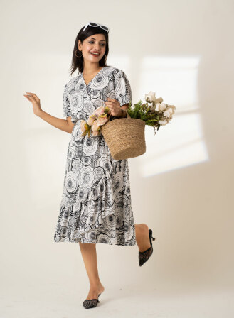 FLORAL SHORT SLEEVE WRAP DRESS