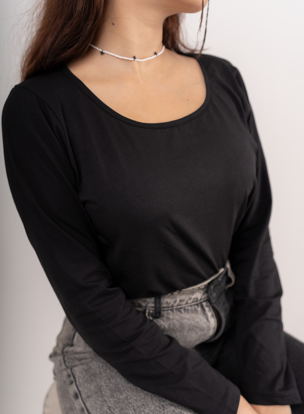 570 - Women Scoop Neck Long Sleeve Black Top