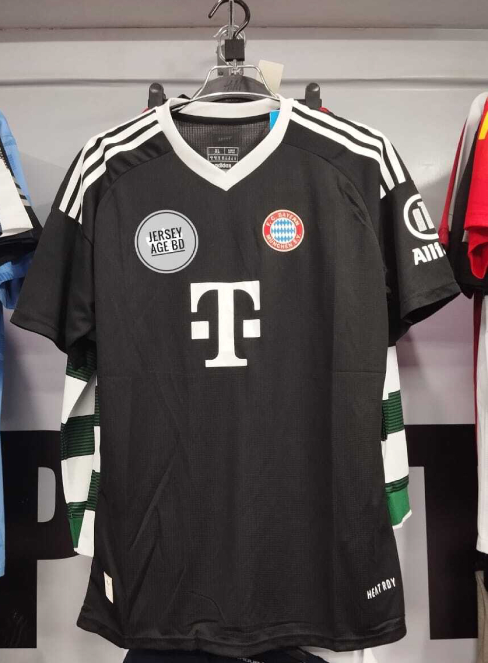 580 - Bayern Munich Third Goalkeeper Jersey 24-25 season