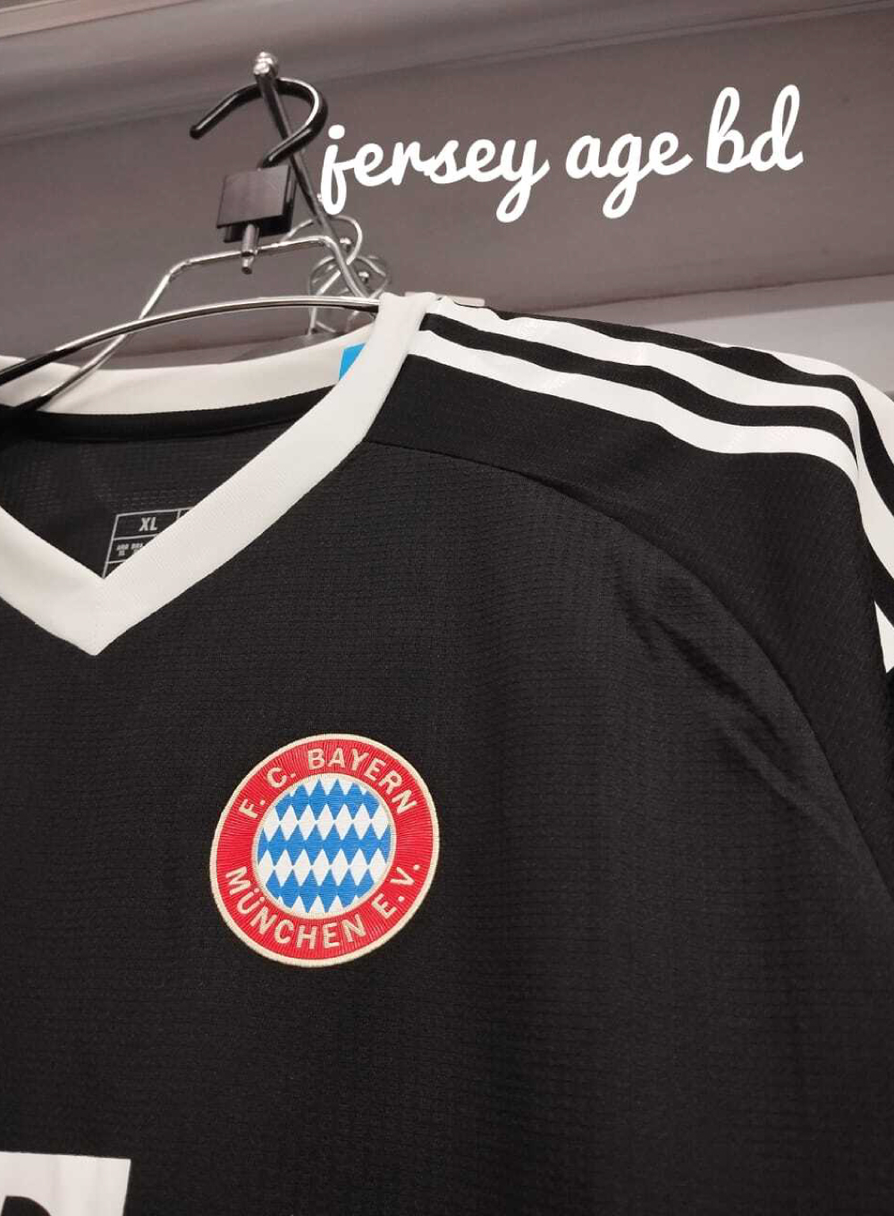 580 - Bayern Munich Third Goalkeeper Jersey 24-25 season