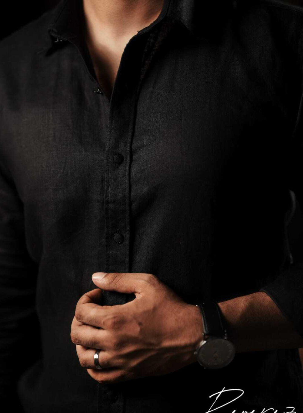 1701 - Black shirt deep