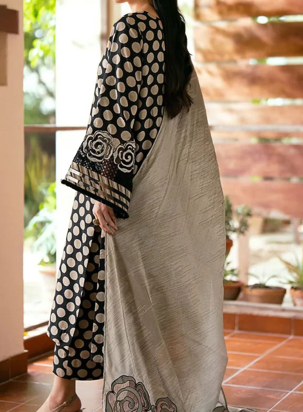 2154 - Nazrah Salwar Kameez (Gray & Black)